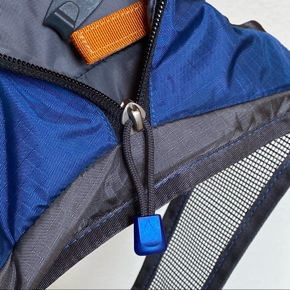 THE NORTH FACE • “Thresher” Hydration Pack - Picture 12 of 16